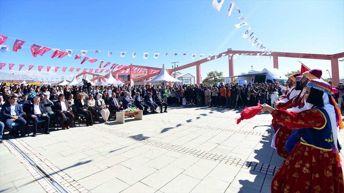Cumhurbaşkanlığı İnsan Kaynakları Ofisi koordinatörlüğü ve Van YYÜ ev sahipliğinde