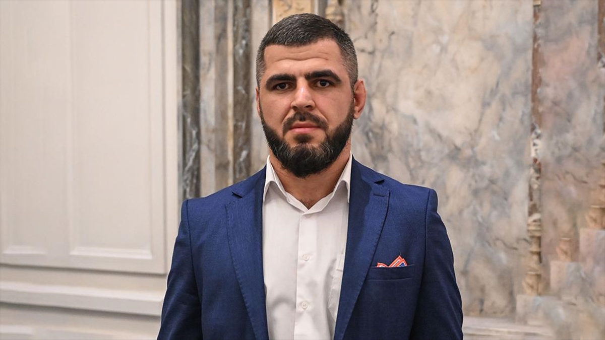 Rus vatandaşı Dağıstanlı dünya şampiyonu güreşçi Şamil Azizov, spor camiasından