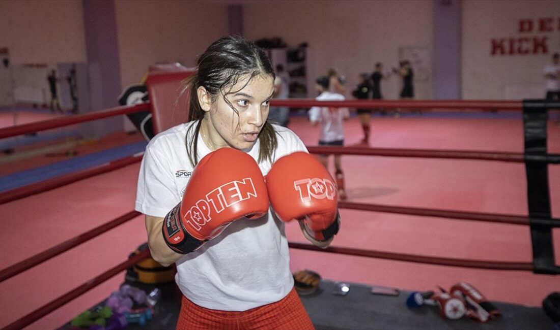 Portekiz'deki Dünya Kick Boks Şampiyonası'nda altın madalyanın sahibi olan Tuncelili