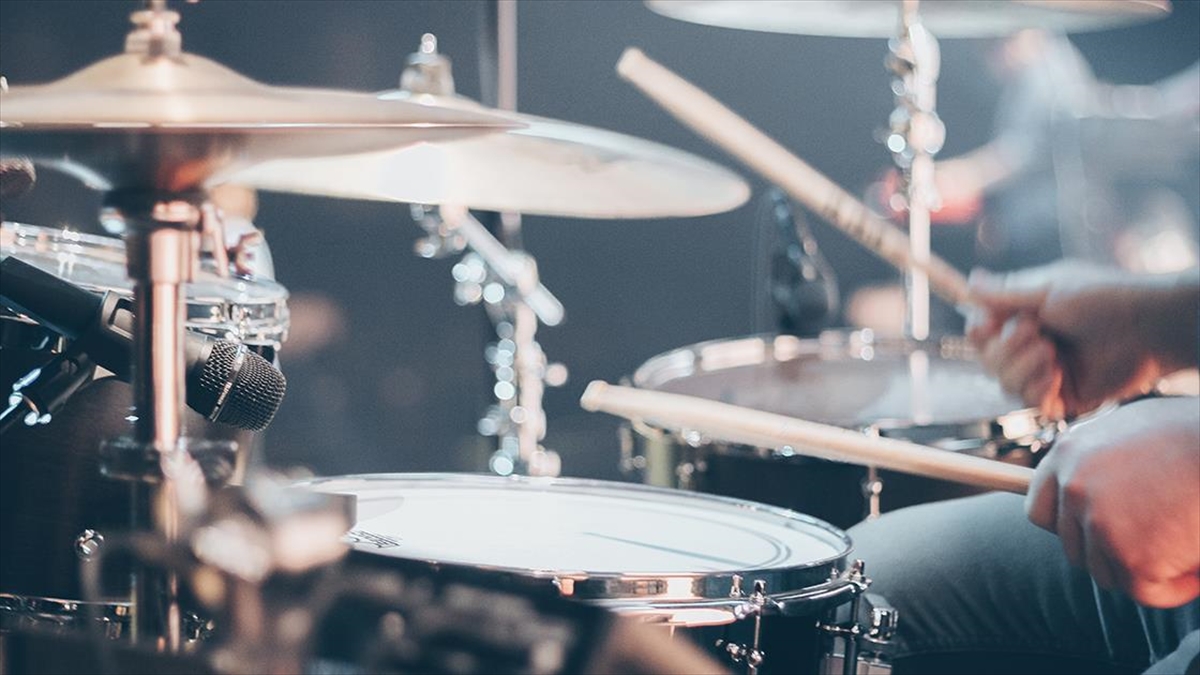 Dünyaca ünlü rock müzik grubu AC/DC'nin ilk bateristi Colin Burgess,