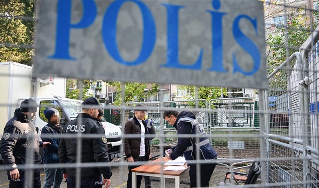 Düzensiz göçle mücadele için mobil kontrol noktalarının sayısı arttırıldı İçişleri Bakanlığı Göç İdaresi Başkanlığı tarafından düzensiz göçmenlerin tespitini kolaylaştırmak