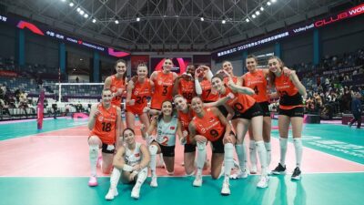 Eczacıbaşı Dynavit, FIVB Kadınlar Dünya Kulüpler Şampiyonası yarı finalinde Brezilya