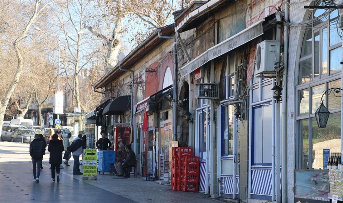 Edirne'de, Selimiye Meydanı'ndaki 15. yüzyıl eserlerinden Havlucular Hanı ve Mezit