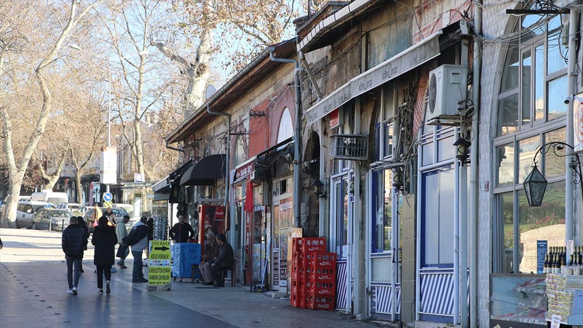 Edirne'de, Selimiye Meydanı'ndaki 15. yüzyıl eserlerinden Havlucular Hanı ve Mezit