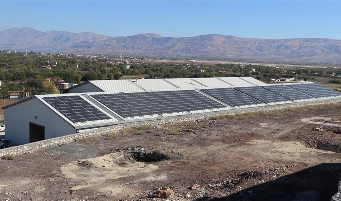 Elazığ'da mobilya üretimi yapan İbrahim Halil Bayrak, yıllık elektrik tüketimini,