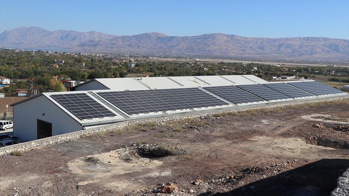 Elazığ'da mobilya üretimi yapan İbrahim Halil Bayrak, yıllık elektrik tüketimini,