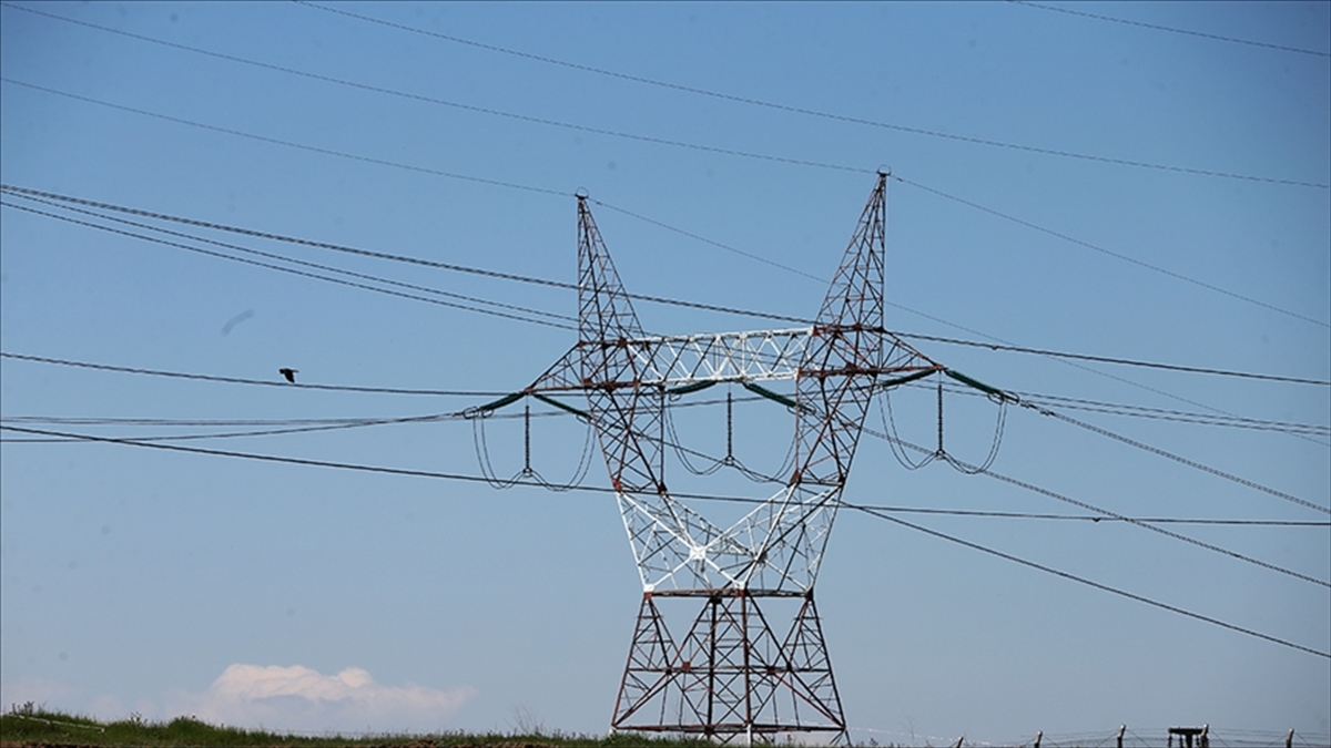 Elektrikte serbest tüketici limiti, 2024'te 950 kilovatsaat olarak uygulanacak.