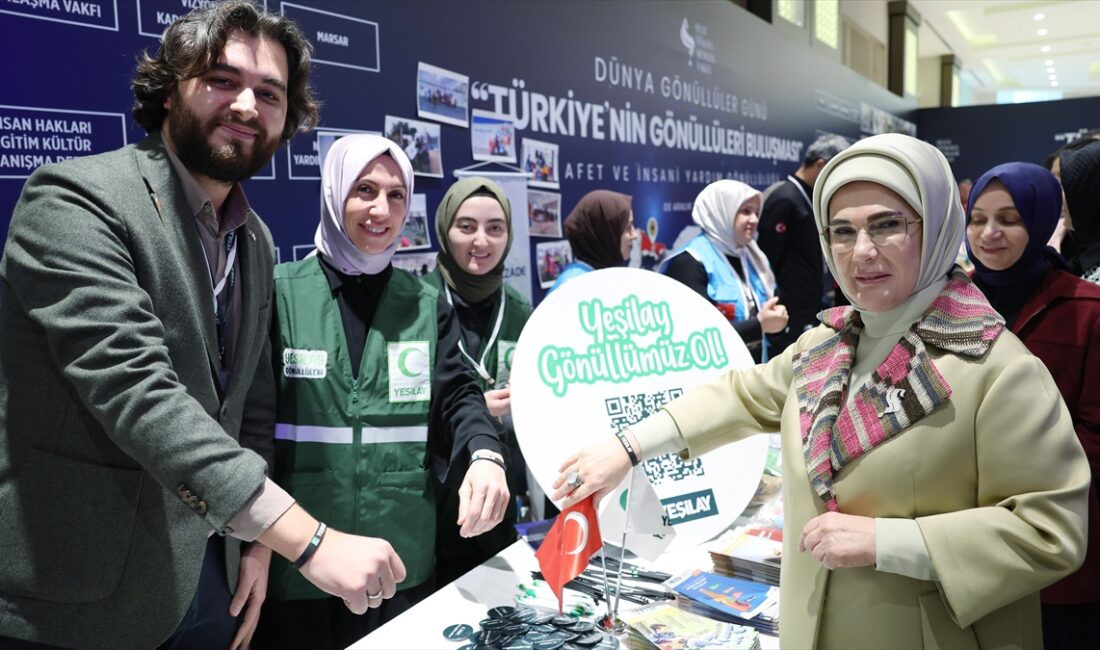 Emine Erdoğan, Şule Yüksel Şenler Vakfı'nın düzenlediği "Türkiye'nin Gönüllüleri Buluşması"nda,