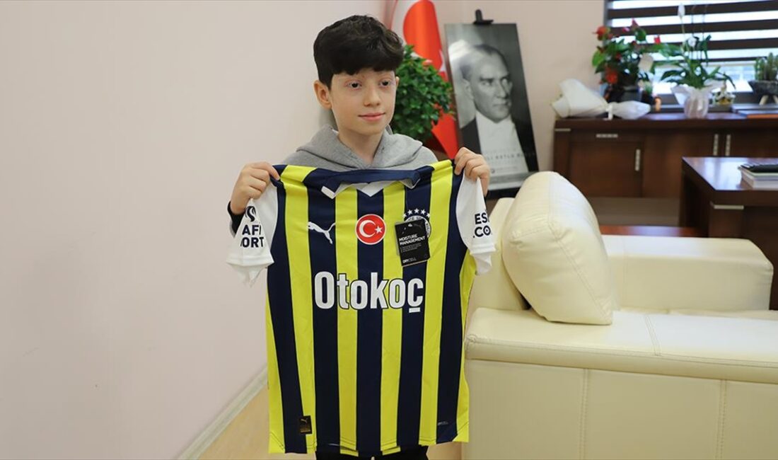 Fenerbahçeli futbolcu Emre Mor, Pamukkale Üniversitesi (PAÜ) Hastanesinde üç yıldır