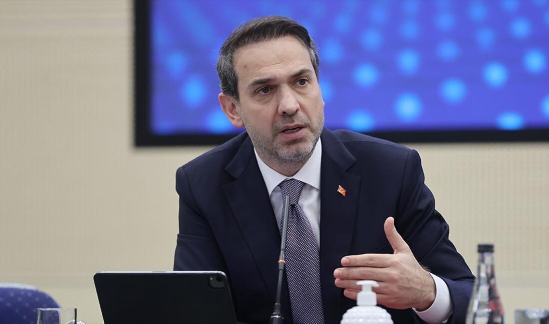 Enerji ve Tabii Kaynaklar Bakanı Bayraktar: (Sanayiye arz edilen doğal gaz) Bu yıl için böyle bir sıkıntı öngörmüyoruz ANKARA (AA) – Enerji ve Tabii Kaynaklar Bakanı Alparslan Bayraktar,