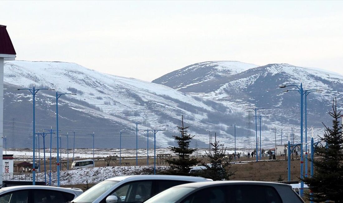 Erzurum, Kars ve Ardahan'da soğuk hava ile kar etkisini gösteriyor.