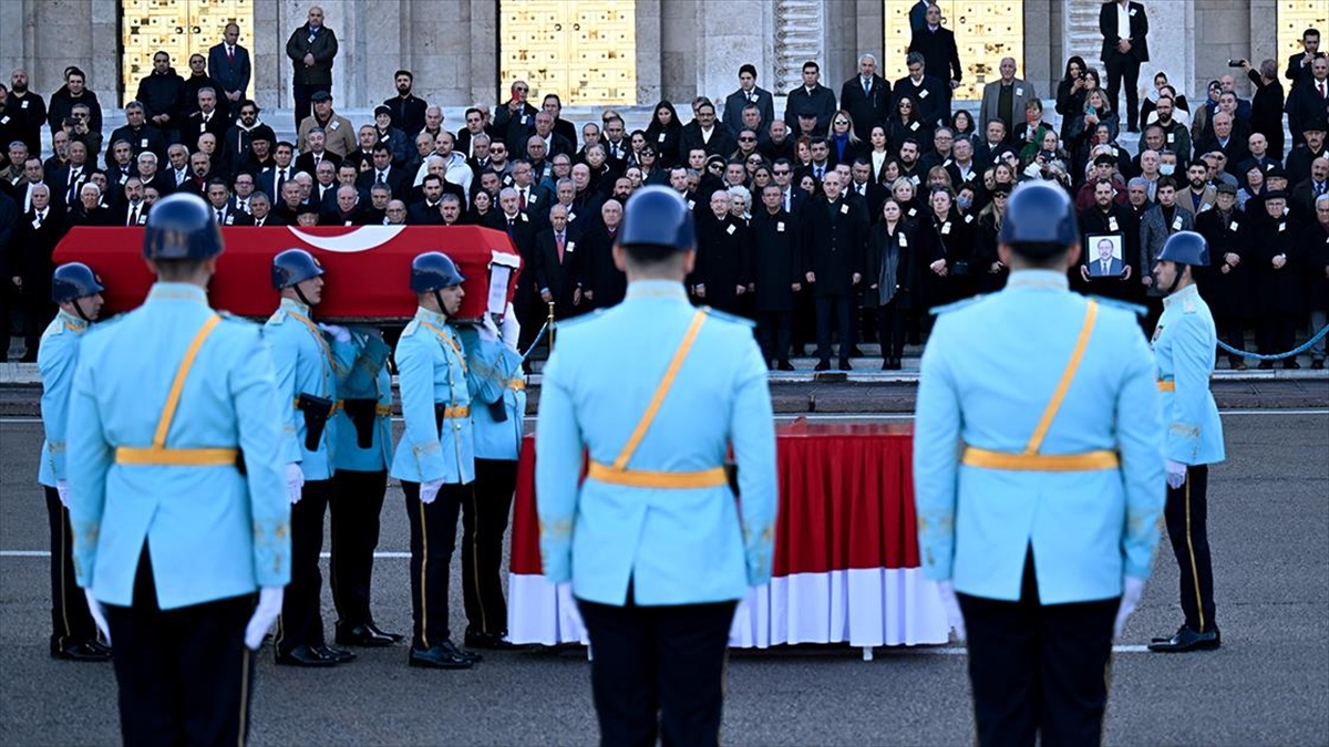 Vefat eden Eski Çalışma ve Sosyal Güvenlik Bakanı Yaşar Okuyan
