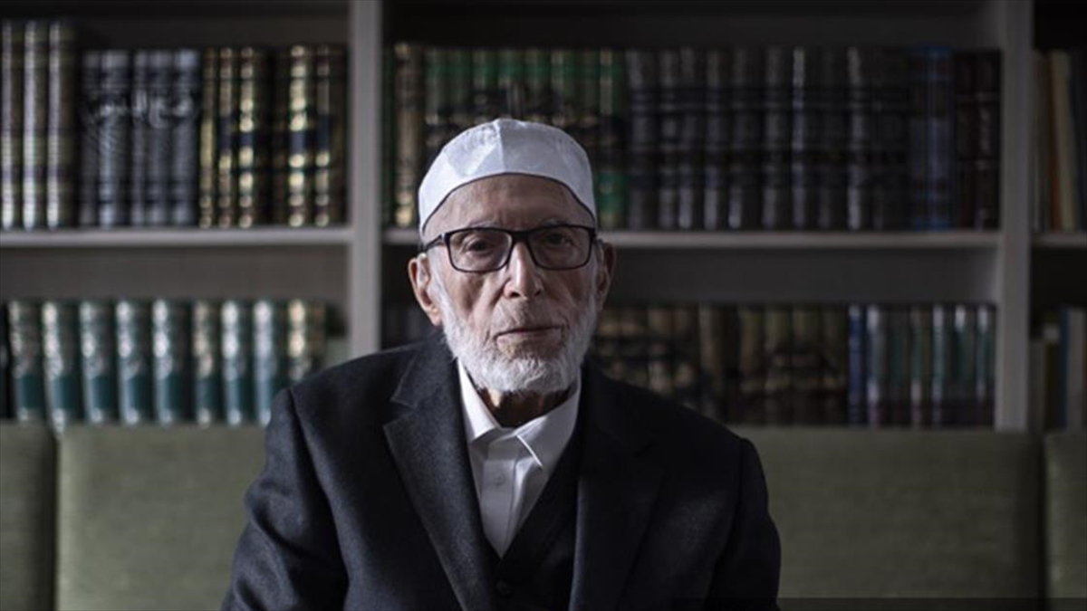 Eski Diyanet İşleri Başkanı ve İslami İlimleri Araştırma ve Yayma