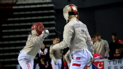 - Organizasyonun son gününde Genç Erkek Kılıç Milli Takımı, gümüş