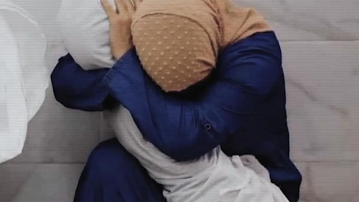 Şair ve sunucu Esra Elönü'nün Gazzeli masum bebekler için yazdığı