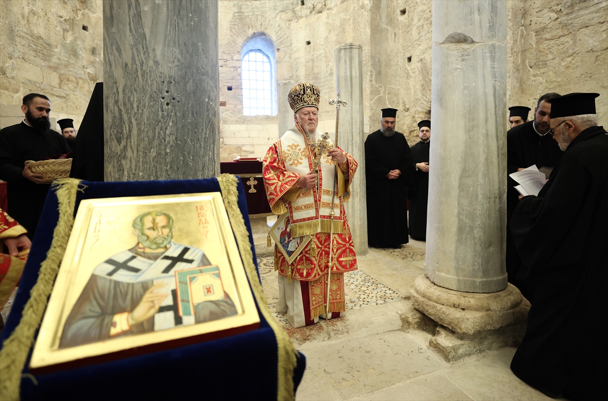 Fener Rum Patriği Bartholomeos Antalya'da “Noel Baba” ayinini yönetti