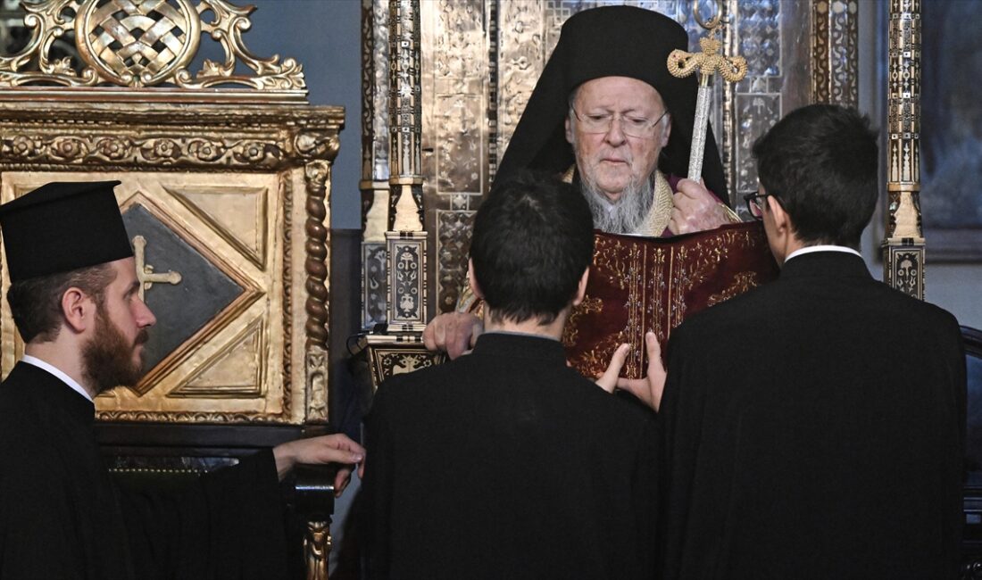 Fener Rum Patrikhanesi'nde düzenlenen Noel ayininde dualar edildi.