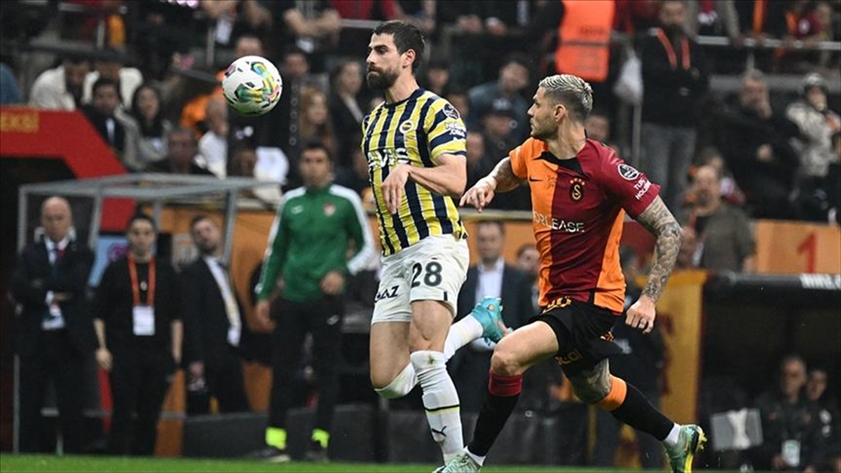 Fenerbahçe, Trendyol Süper Lig'in 18. haftasında yarın derbi maçta Galatasaray'ı