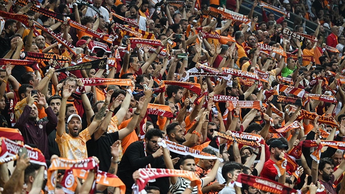 Trendyol Süper Lig'in 18. haftasında Fenerbahçe ile Galatasaray arasında 24