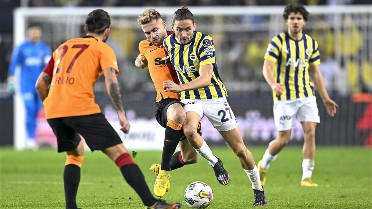 Fenerbahçe ile Galatasaray, Trendyol Süper Lig'de yarın yapacakları derbiyle tarihte