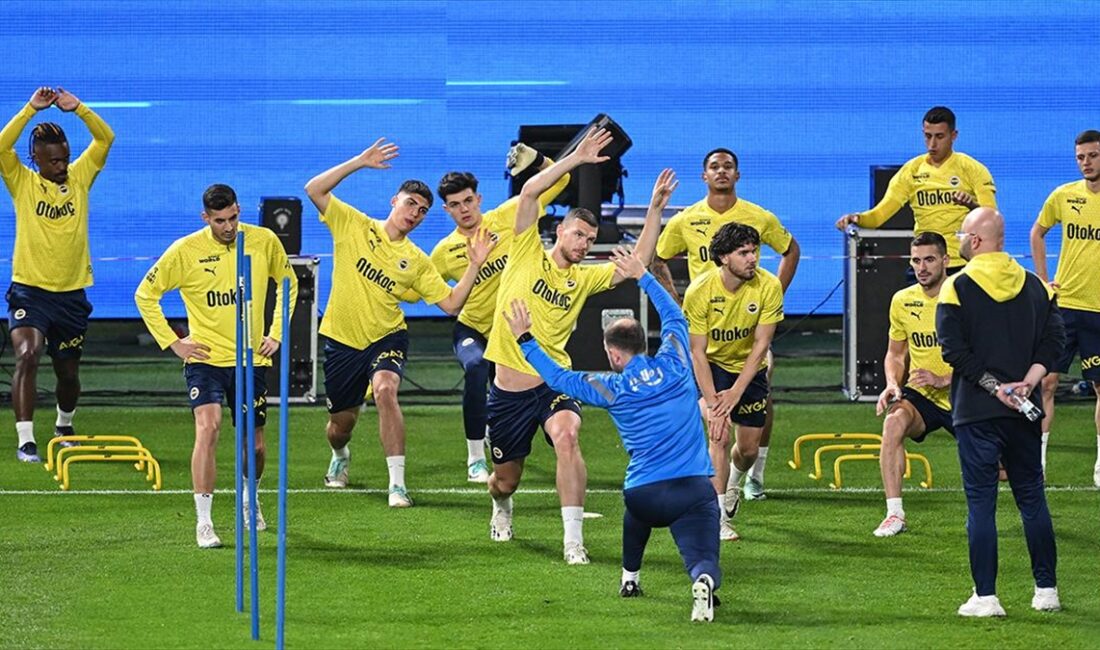 Fenerbahçe Futbol Takımı, yarın Galatasaray ile yapacağı Turkcell Süper Kupa