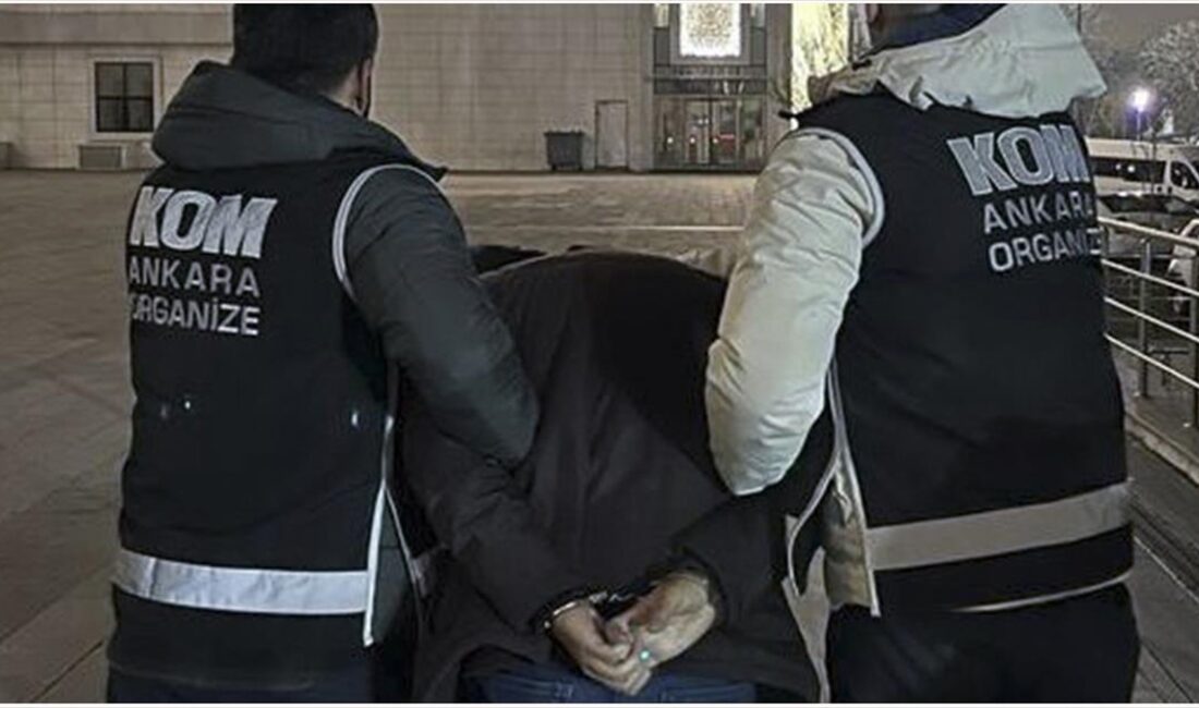 Fetullahçı Terör Örgütü'nün (FETÖ) "emniyet mahrem imamı" olduğu iddiasıyla aranan