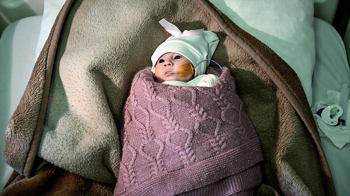 Doğduktan sonra nadir görülen çeşitli rahatsızlıkları olduğu tespit edilen Filistinli