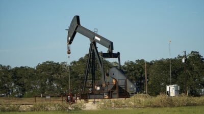 Fitch Ratings, Suudi Arabistan ve Rusya'nın başı çektiği OPEC+ petrol
