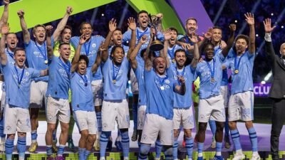 İngiltere temsilcisi Manchester City, kazandığı kupalarla futbolda 2023 yılına damgasını