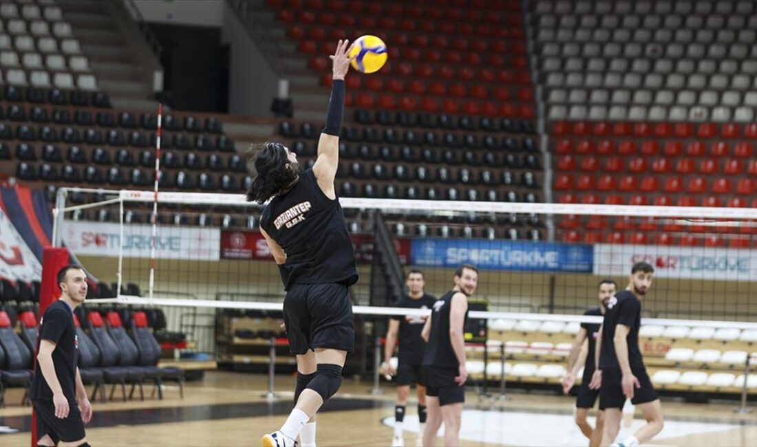 Alpaslan Endüstri Voleybol Erkekler 1. Ligi'nde namağlup lider Gaziantep Gençlik