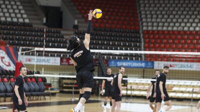 Alpaslan Endüstri Voleybol Erkekler 1. Ligi'nde namağlup lider Gaziantep Gençlik