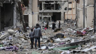 İsrail'in Gazze Şeridi'ne saldırılarının, yol açtığı insani kriz tırmanırken kısa