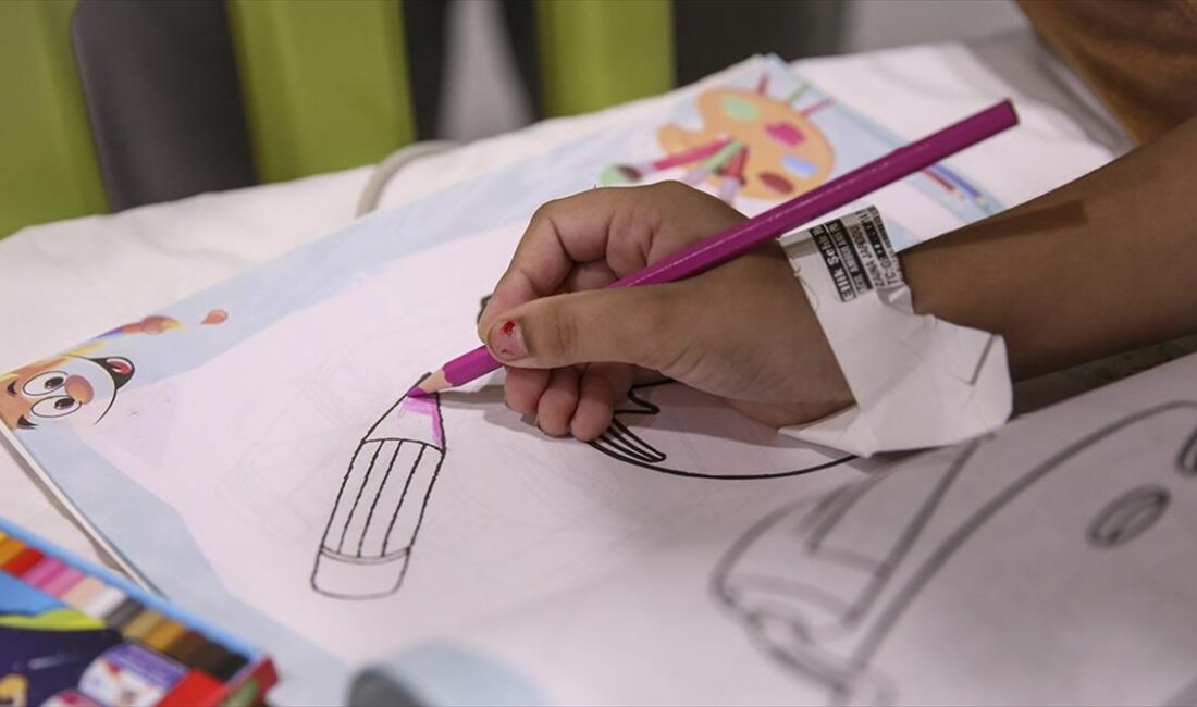 İsrail'in hava saldırılarında yaralanan ve Gazze'den getirilen 16 çocuğun tedavisi