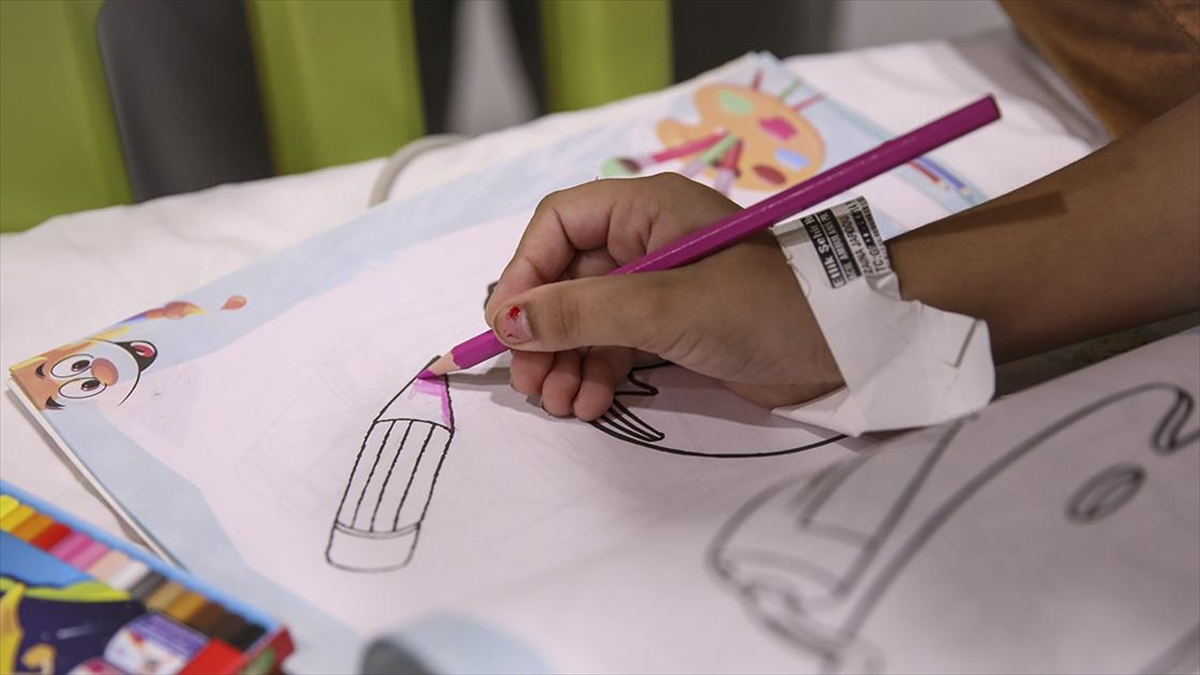 İsrail'in hava saldırılarında yaralanan ve Gazze'den getirilen 16 çocuğun tedavisi