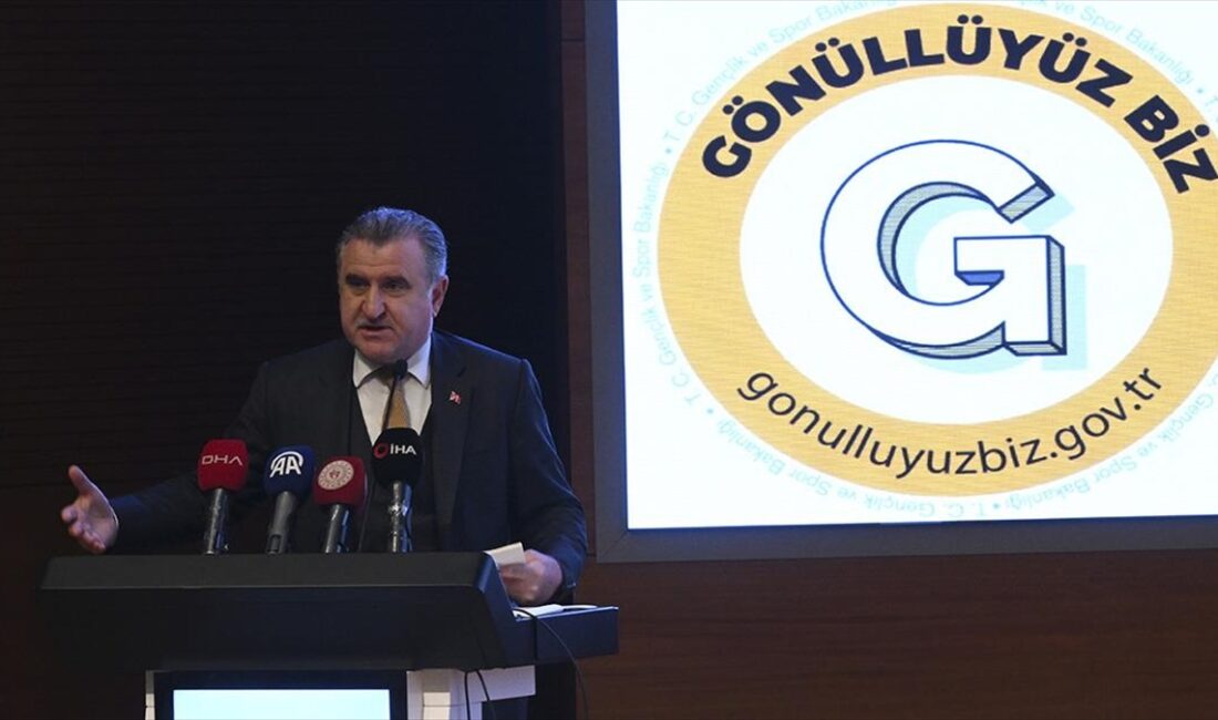 Gençlik ve Spor Bakanı Osman Aşkın Bak, "Deprem bölgesinde AFAD'la