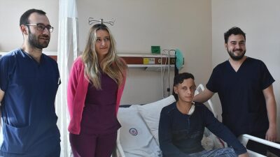 Afyonkarahisar Sağlık Bilimleri Üniversitesi (AFSÜ) Hastanesi'nde 23 yaşındaki gence göğüs