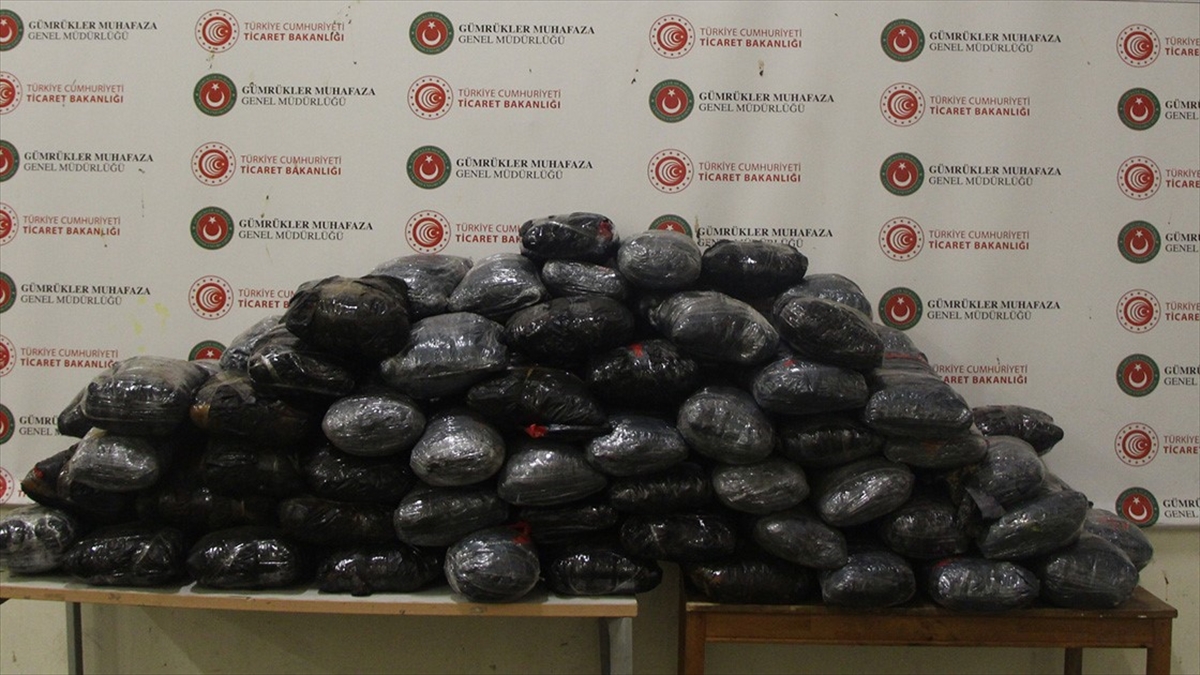 Ticaret Bakanı Ömer Bolat, gümrüklerde 2023 yılında geçen yıla göre