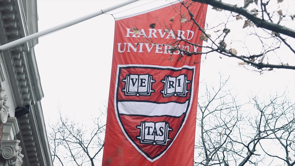 ABD'deki Harvard Üniversitesinden bazı öğretim görevlileri, İsrail'e tepki gösterilerinde "ifade