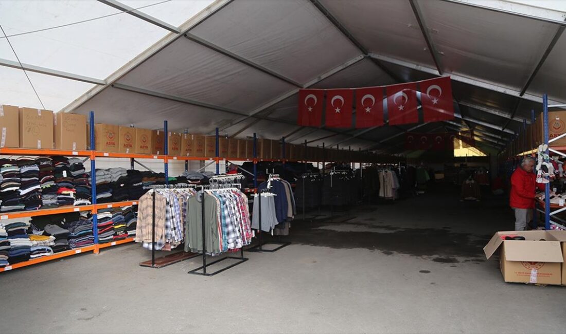 Hatay'da, 6 Şubat depremlerinden sonra oluşturulan 12 depodan, devletin ve