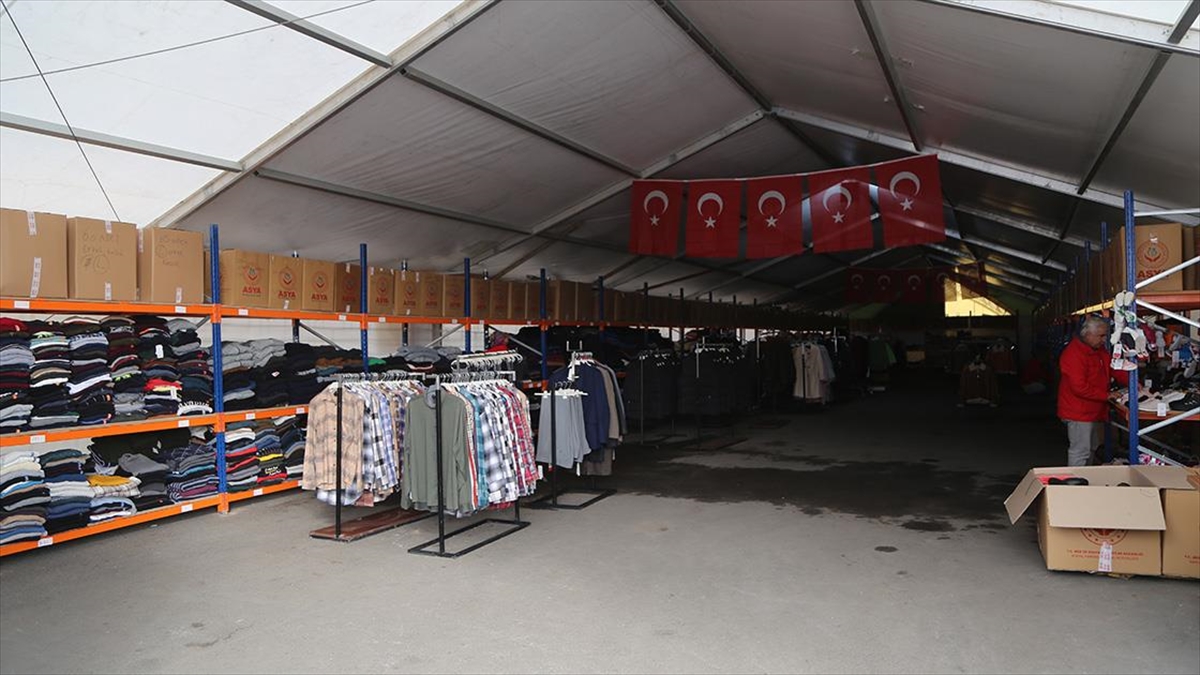 Hatay'da, 6 Şubat depremlerinden sonra oluşturulan 12 depodan, devletin ve