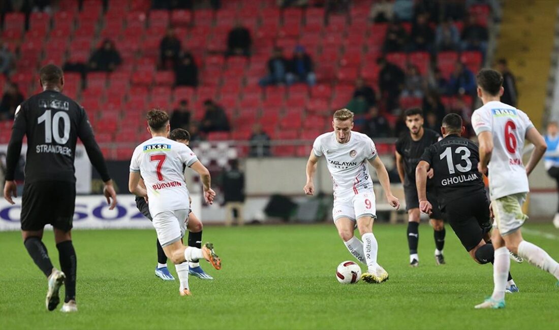 Trendyol Süper Lig'in 14. haftasında Atakaş Hatayspor ile Bitexen Antalyaspor