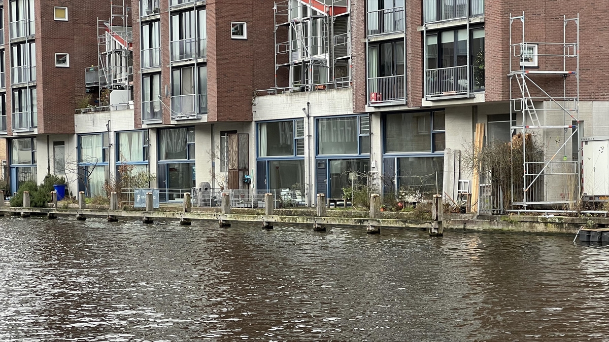 Hollanda'da etkili olan yağışlar sebebiyle kanal ve nehirlerin debileri kritik