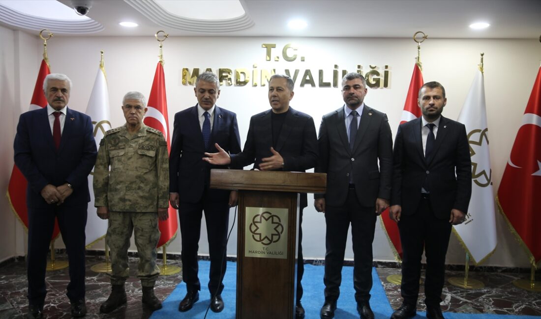 İçişleri Bakanı Ali Yerlikaya, Mardin'de konuştu: Cansiperane çalışmaya kararlılıkla devam edeceğiz İçişleri Bakanı Ali Yerlikaya, "2024 yılında da yine şehirlerimizin, ülkemizin