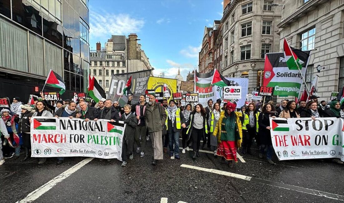 İngiltere'nin başkenti Londra'da 14 Ekim'den bu yana Filistin ile dayanışma