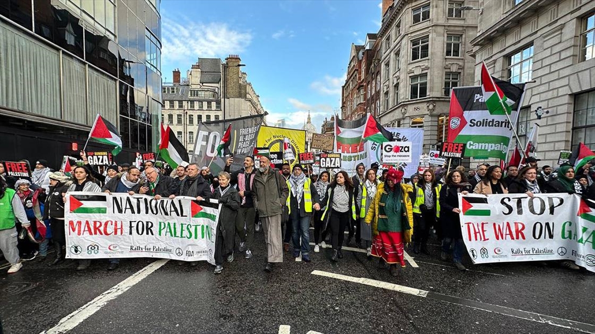 İngiltere'nin başkenti Londra'da 14 Ekim'den bu yana Filistin ile dayanışma