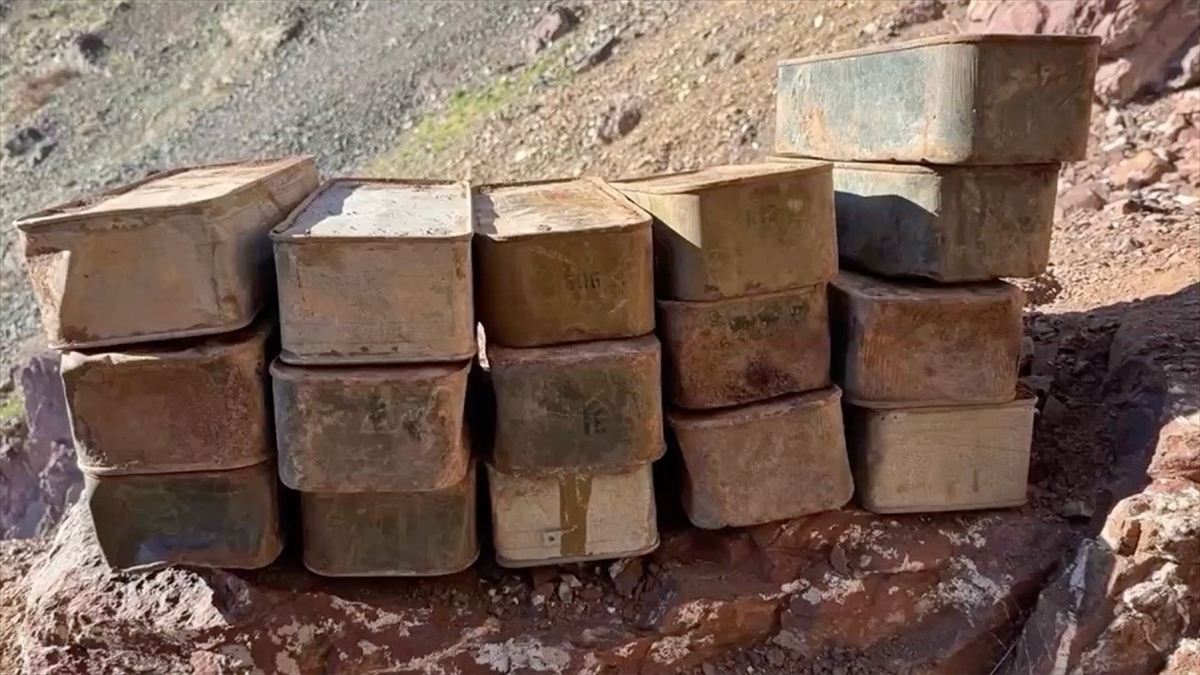 Irak'ın kuzeyindeki Hakurk bölgesinde, 16 sandık içerisinde 800 doçka mühimmatı