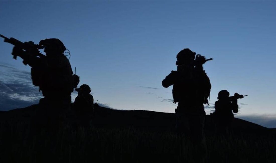 Irak'ın kuzeyindeki barınma alanlarından kaçan 3 PKK'lı terörist teslim oldu Irak'ın kuzeyindeki barınma alanlarından kaçan 3 PKK'lı terörist Habur'daki hudut