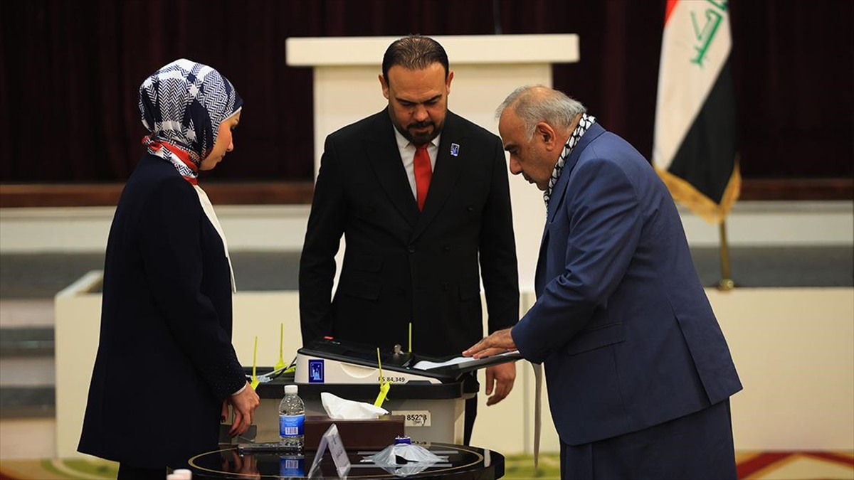 Irak'ta 10 yıl sonra yerel seçimler için sandıklar kuruldu ve