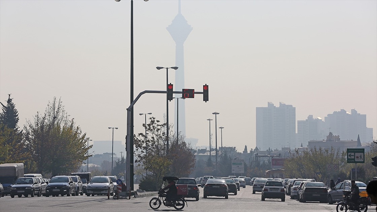 İran'ın Tahran, İsfahan, Elborz ve Erdebil kentlerinde hava kirliliği nedeniyle