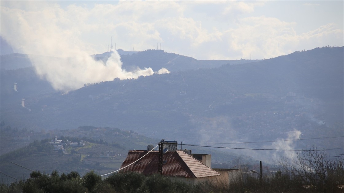Hizbullah'ın Lübnan'ın güneyinden İsrail'e ait bir askeri noktaya saldırı düzenlediği,